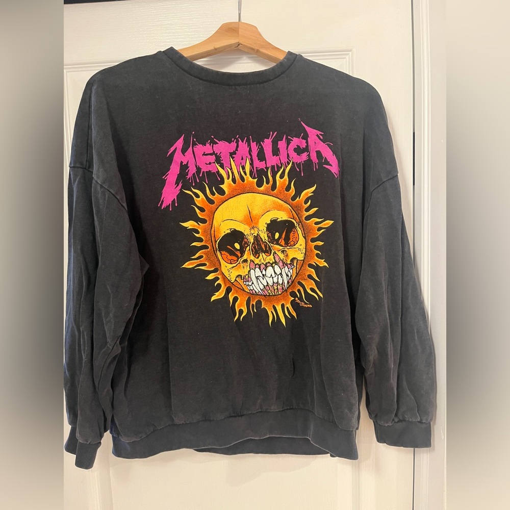 Black Metallica Sweater with Skull Design